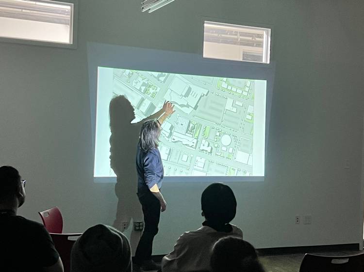 Sung Ho Kim speaks to the group.